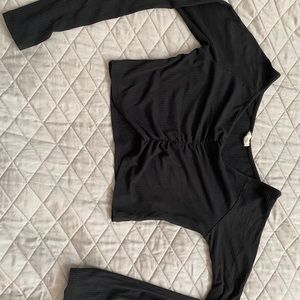 black garage long sleep crop top